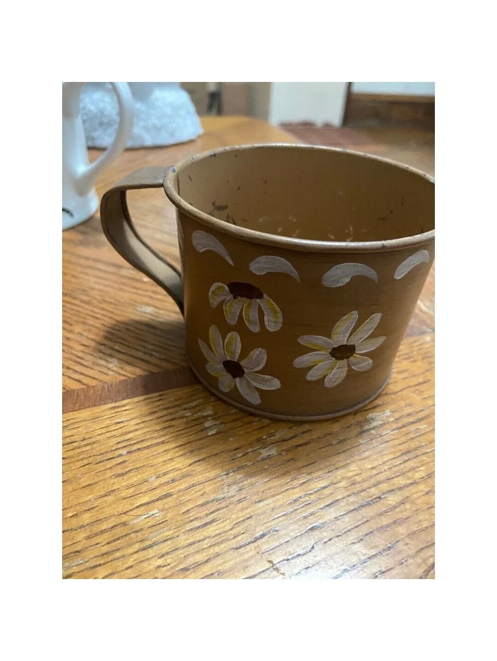 Vintage hand painted daisies Tin cup